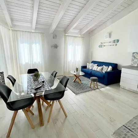 Free Private Parking, New Apartment *