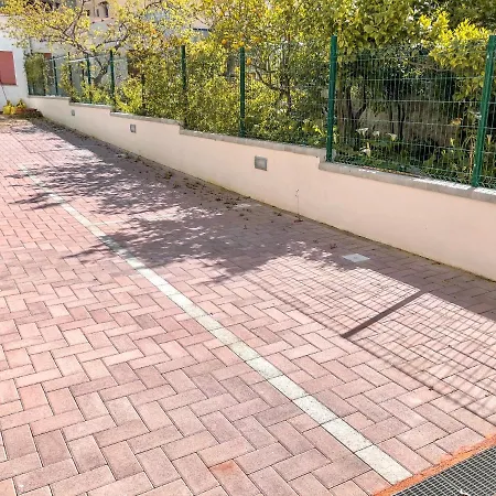 Free Private Parking, New Apartment